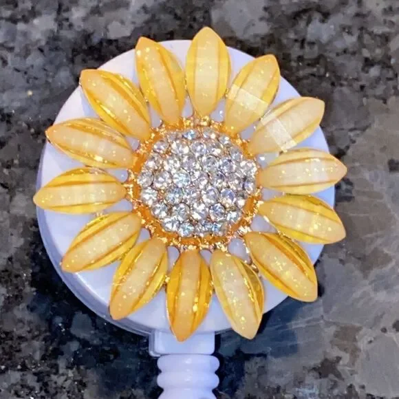 NEW Daisy Badge Reel Pull - Picture 4 of 5